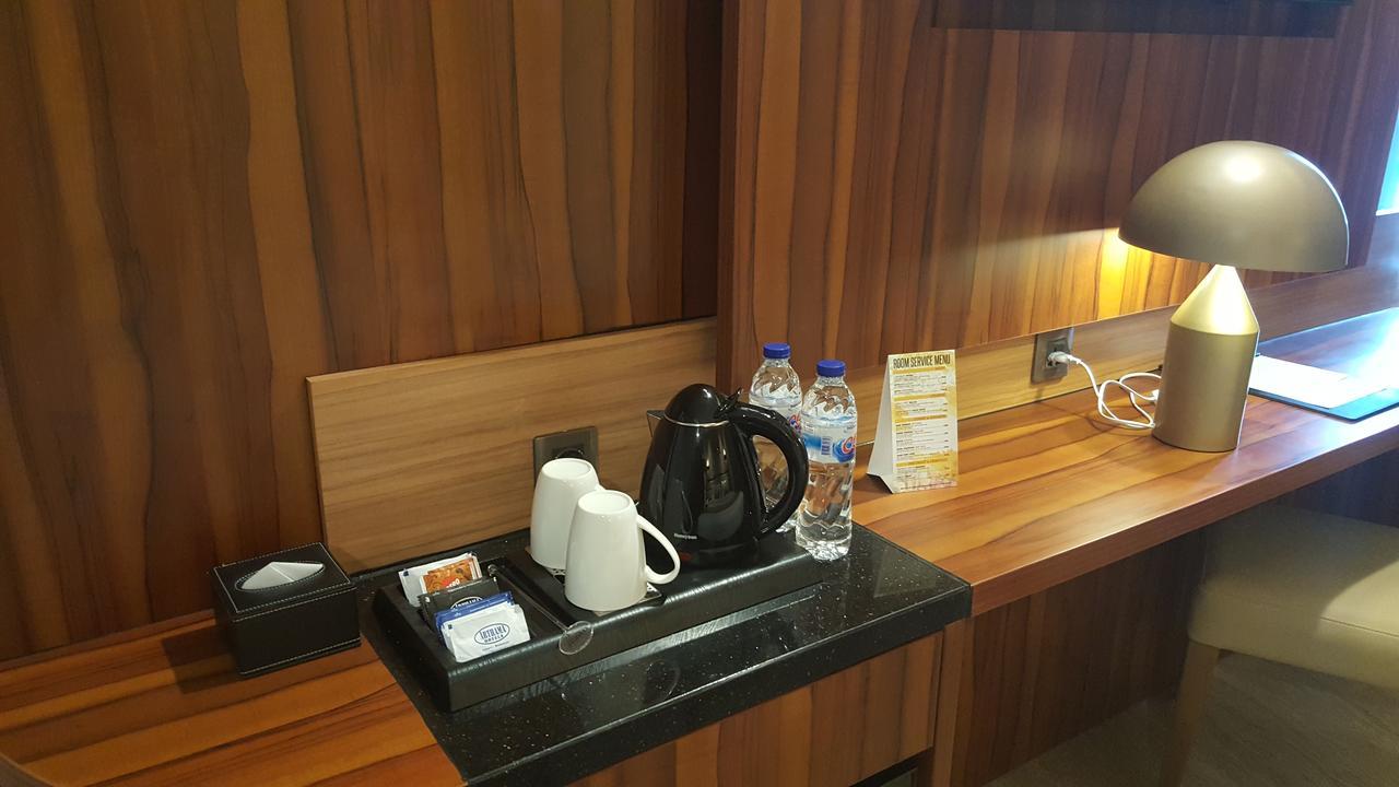 Arthama Hotels Makassar Exterior photo