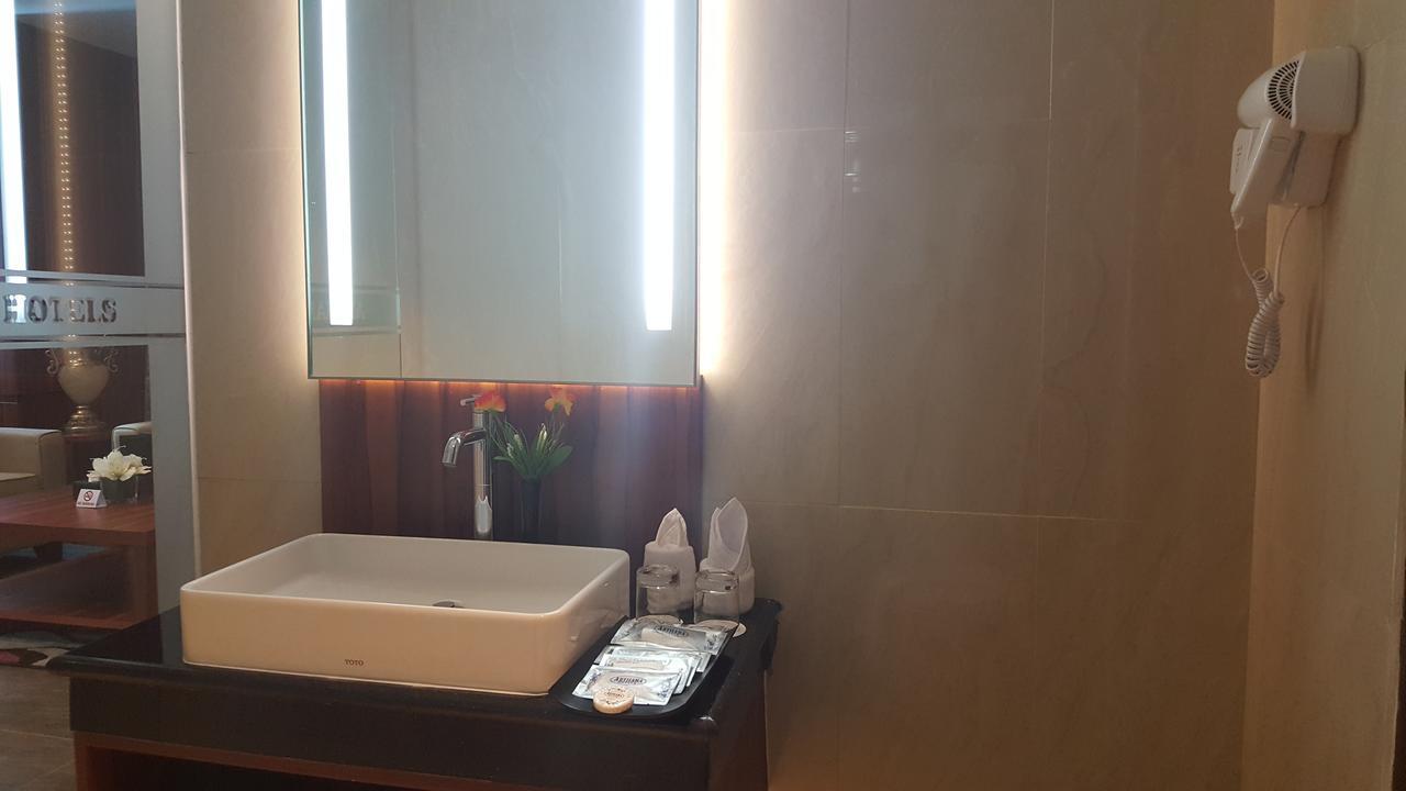 Arthama Hotels Makassar Exterior photo