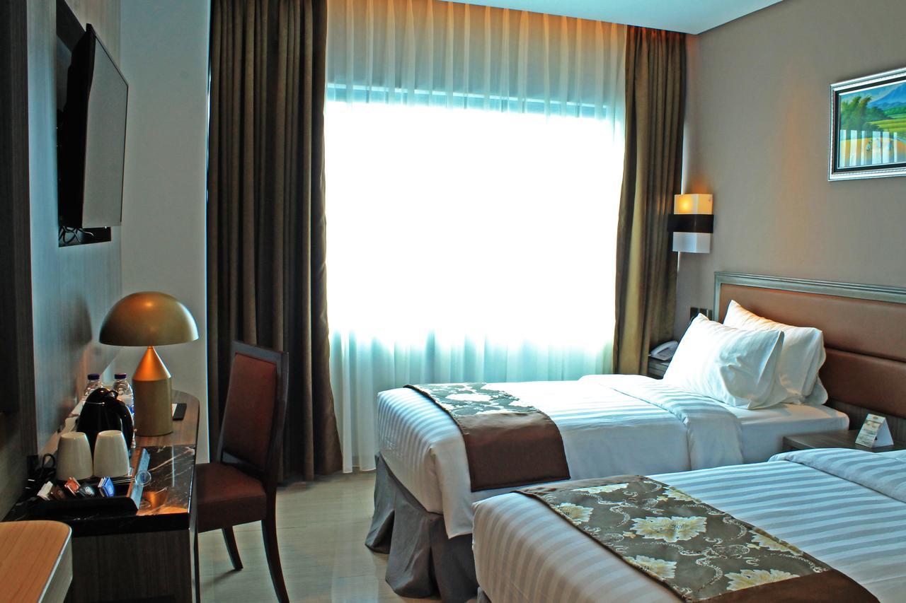 Arthama Hotels Makassar Exterior photo