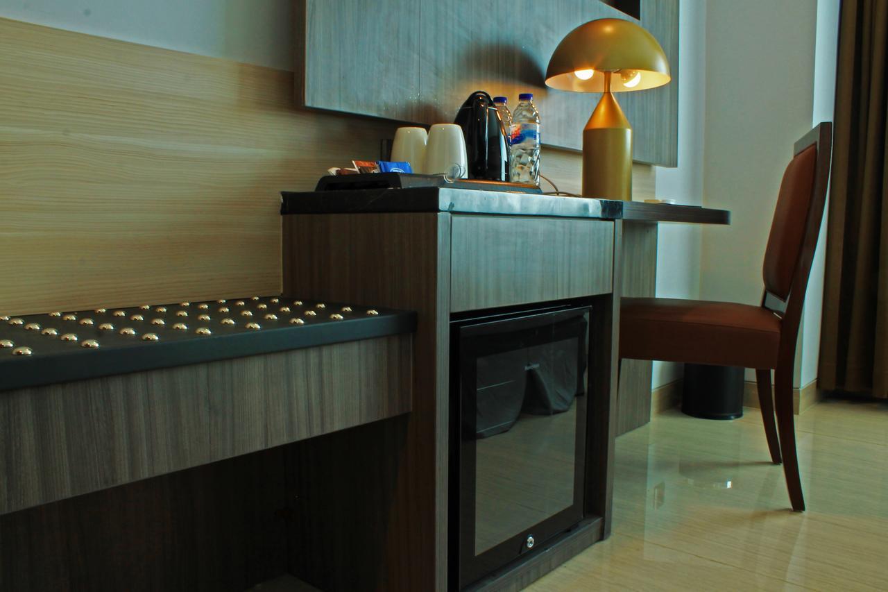 Arthama Hotels Makassar Exterior photo