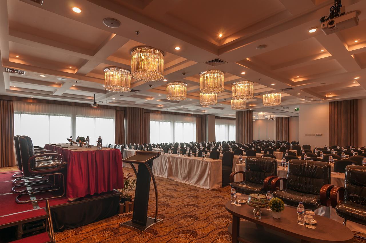 Arthama Hotels Makassar Exterior photo